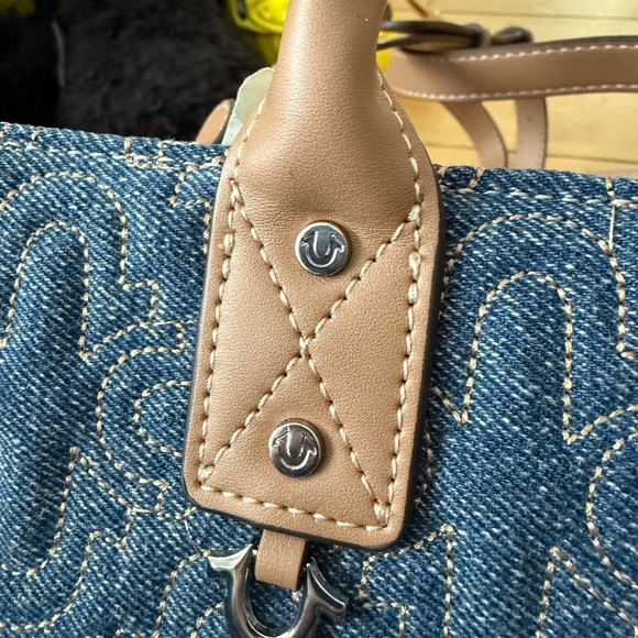 NWT True Religion Quilted Horseshoe Denim Tote Bag - Blue/Tan - Picture 3 of 7